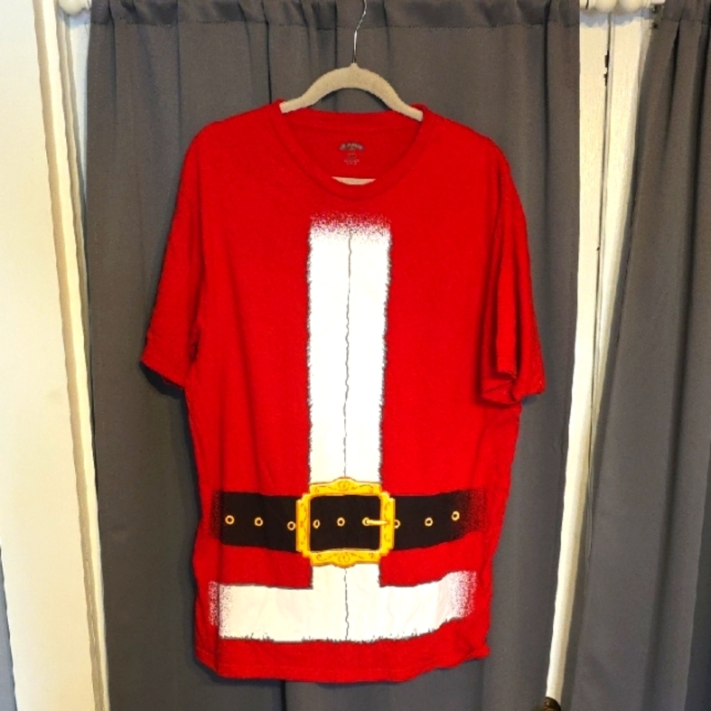 Holiday Time Men's‎ Red Graphic Tee Santa's Coat Look Christmas Sz XL/46-48 EUC